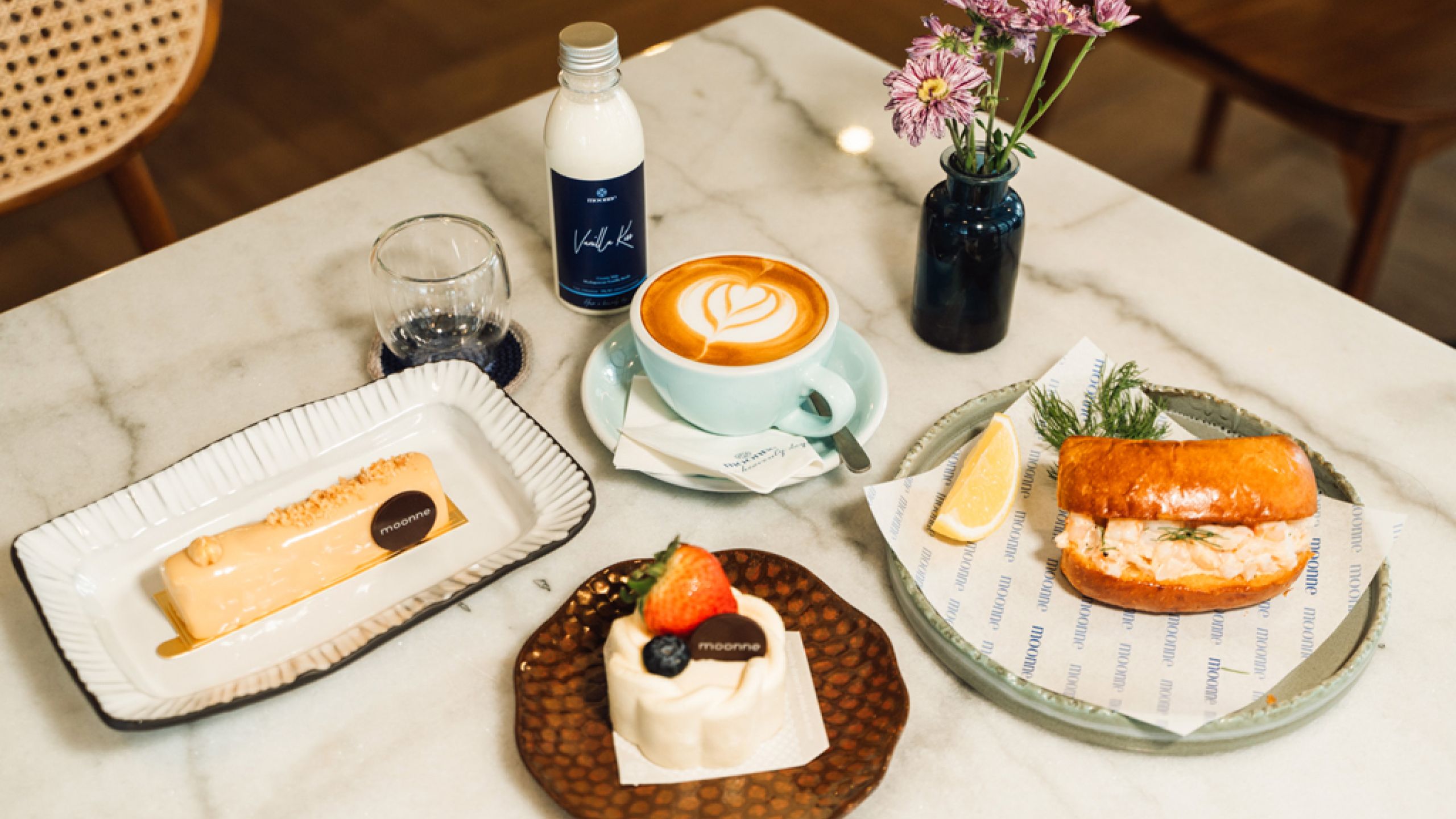 RESTAURANT AT THEE BANGKOK HOTEL